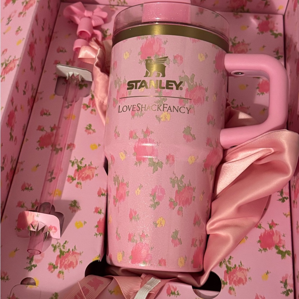 NIB NEW Stanley Pink Floral 20 oz Mug w Accessories beautiful🩷 love shack fancy